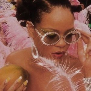 Meet your Posher, Marie